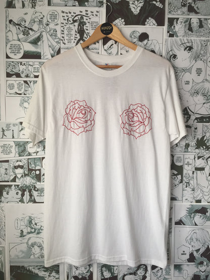 Remera rosas bordadas