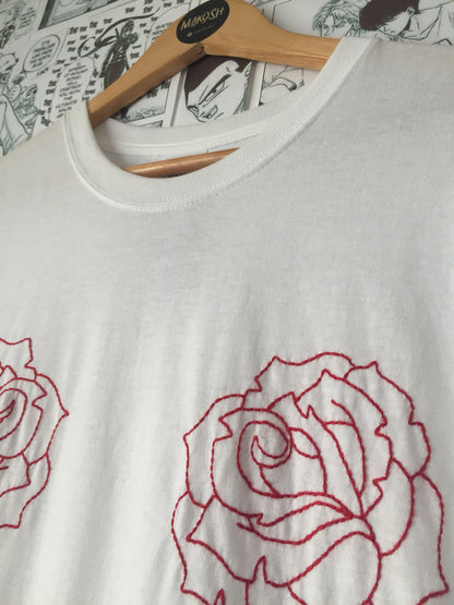 Remera rosas bordadas